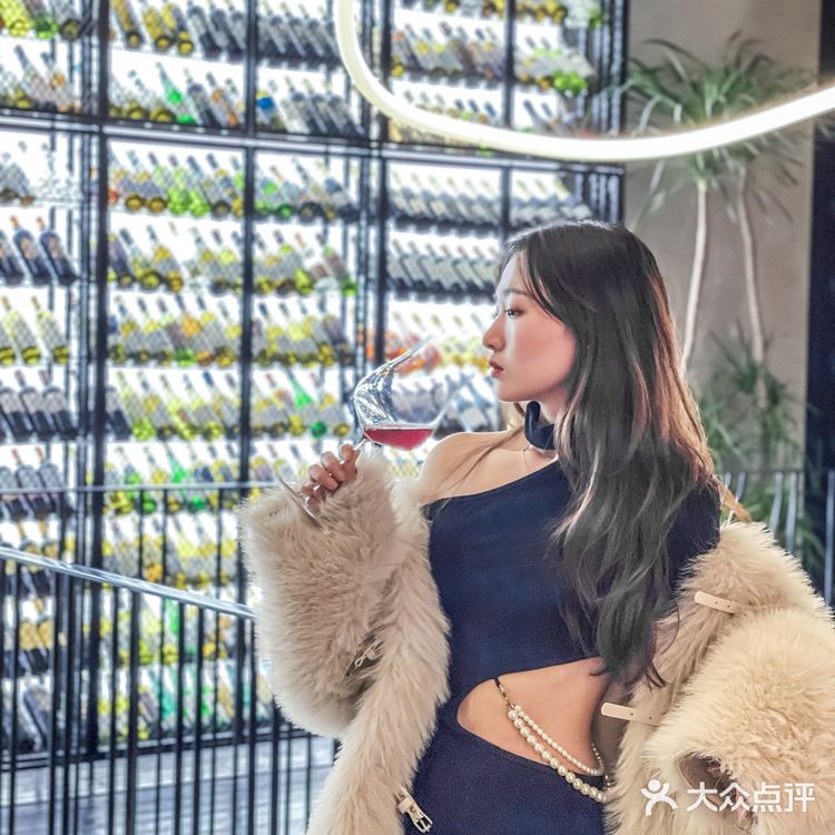 重庆氛围感NO1⃣️餐酒吧，拍照微醺绝绝子～