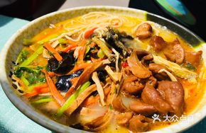 Eel Noodles with Intestine and Vegetables