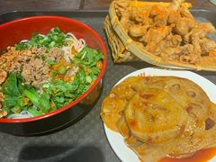 -爆炸头阿姨小四川正宗川味小吃(无任何分店)