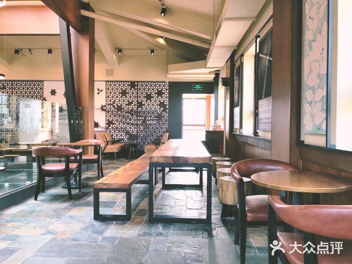 星巴克臻选(成都宽窄巷子店)大堂图片