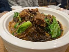 笨鸡炖蘑菇粉-小土豆北方菜馆(方庄店)