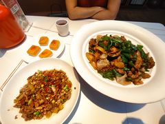 -阿瓦山寨·湘菜现炒·剁椒鱼头王(咸阳总店)