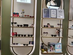 -目上眼镜·蔡司依视路授权(青浦宝龙店)