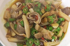 Spicy Chopped Pepper Stir-fried Pig's Tripe with Lotus Root
