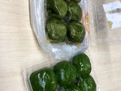 艾叶咸蛋黄肉松青团-王家沙点心店(南京西路总店)