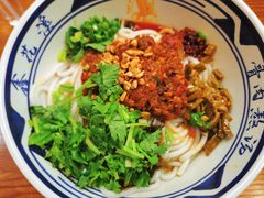 鲜椒肉沫拌粉-鑫花溪牛肉米粉(凤凰街创始总店)