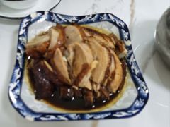 招牌烤鸭-余杨鸭鸭餐厅