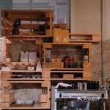 复古风油画展中的咖啡店