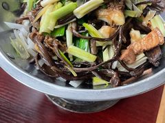 干锅茶树菇-红栌温泉山庄生态美食餐厅