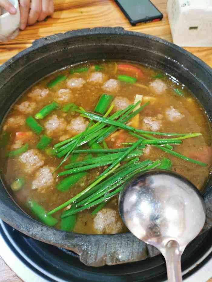 土砂锅豆汤肉圆子火锅(荷城花园总店)-"环境是有点艰苦…可是圆子是真