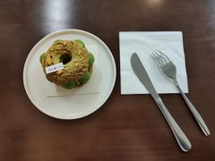 开心果树莓泡芙-Ten Olives甜点
