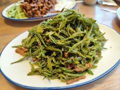 鲜豆角丝炒肉-姥姥家春饼店(惠新东街店)