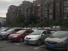 -沃尔玛购物广场-停车场