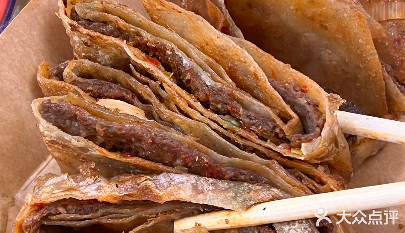我真的会被西安回民街的牛肉饼圈粉……