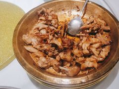 五指毛铜盘焗泉水鸡-围龙屋客家食府(福田店)