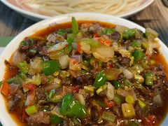 -歹歹的加个面过油肉拌面