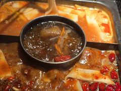 -老牌坊云南鱼豆花火锅(哈西万达店)