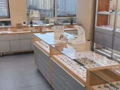 -无奔眼镜·蔡司·依视路授权店(朝阳大悦城店)