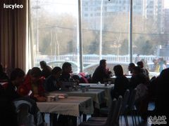 敞亮的大厅-甲21号招待所