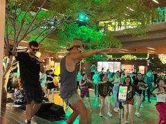 -瑞虹新天地月亮湾