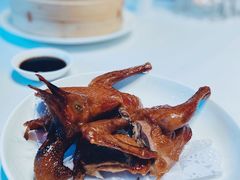 脆皮炸乳鸽-御花园酒店(希尔顿店)