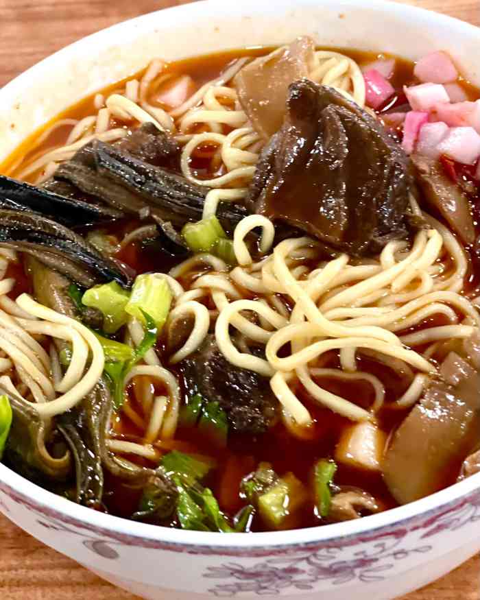 膳隅张记鳝鱼面馆-"位置也算是好找,在河边.同事带我们来吃号.