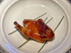 吊烧妙龄乳鸽-谦默府· 现代潮粤菜(外滩店)