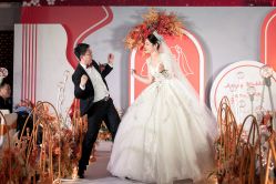 点击看大图 -拉瑞娜LaReine婚纱礼服高级定制