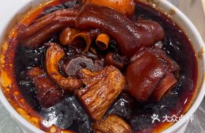 Aromatic Vinegar Pork Trotter with Ginger
