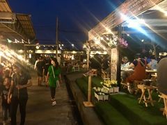 -席娜卡琳火车铁道夜市