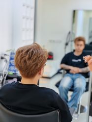 -V7 HAIR SALON