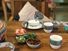 -毛辣果·贵州红酸汤牛肉火锅(西单店)
