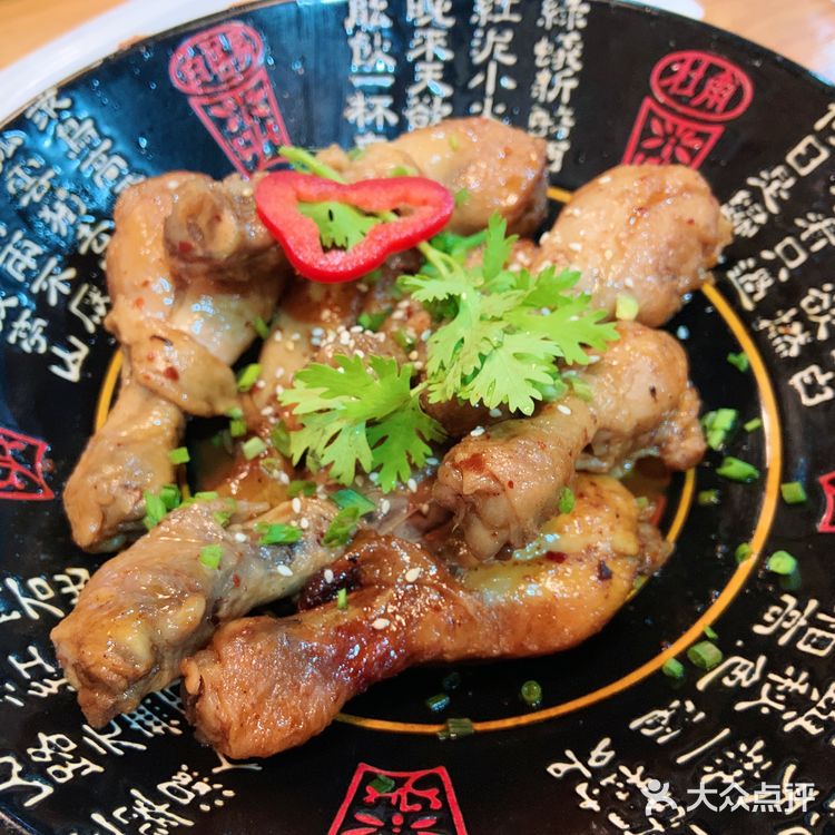 吃他家的菜想到了某莜面馆宣传语：闭着眼点，道道都好吃