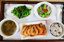 -莉泽月子中心(凯旋江景店)