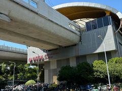 -秀沿路地铁站停车场