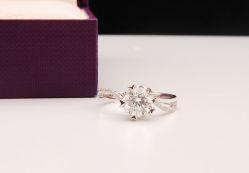 -威德钻石-克拉钻大本营(南京东路店)