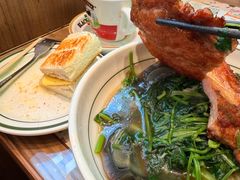 芫茜皮蛋鮮牛肉米粉-华嫂冰室(尖沙咀店)