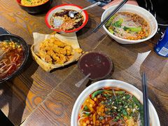 -爆炸头阿姨小四川正宗川味小吃(无任何分店)