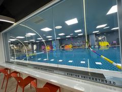 -蓝鲸奇亲子游泳俱乐部