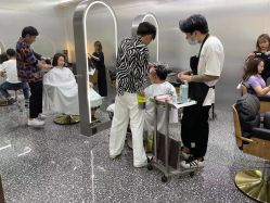 -Tloml salon
