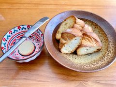 餐前面包配自制黄油-Laures·月桂西班牙碳烤餐厅(十尚坊店)