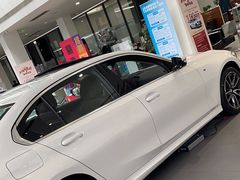 -上海宝信宝马4S店