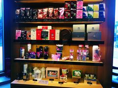 零售区-星巴克臻选(莘庄仲盛店)
