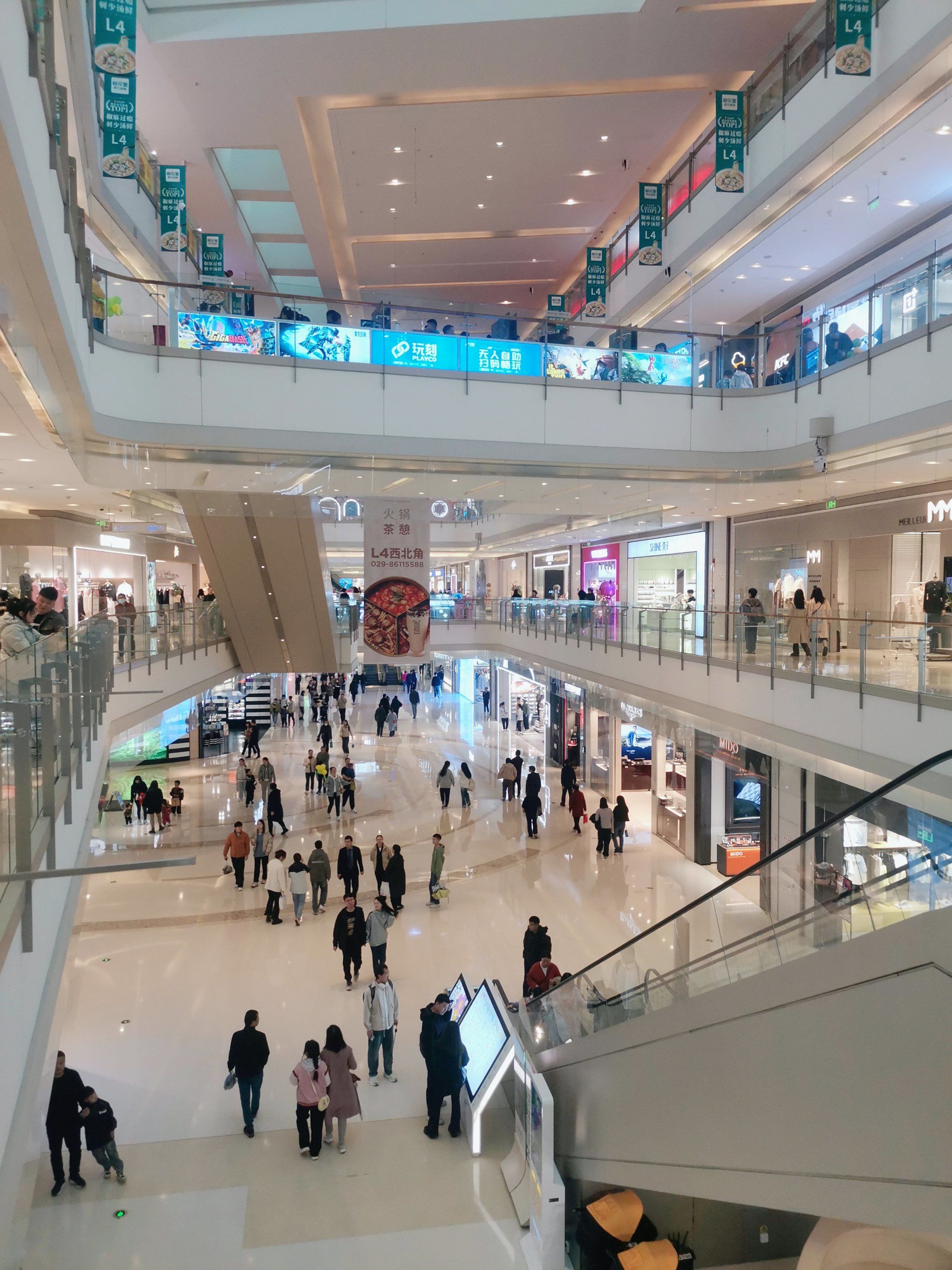 万象城(三桥店):西郊商业桥头堡