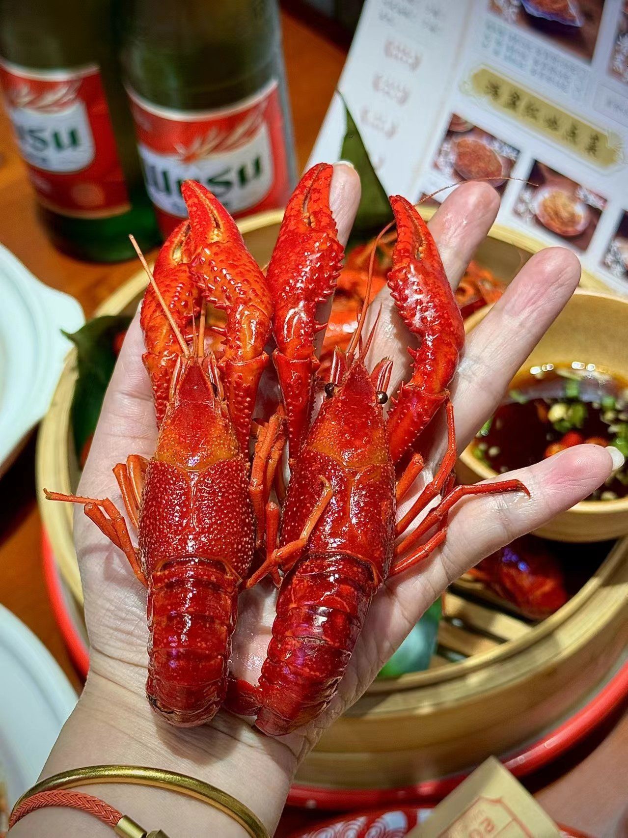 满盆红龙虾