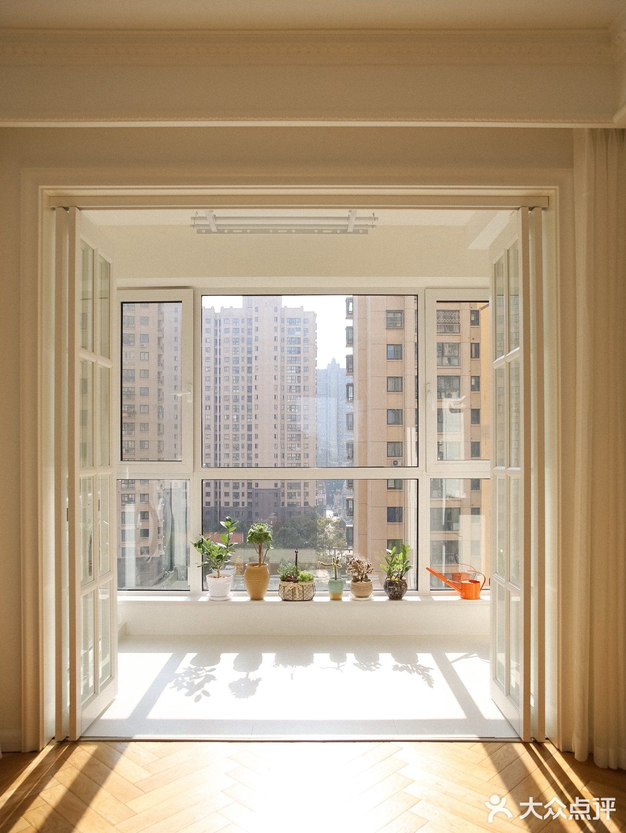 今日分享[礼花]装修时找了好久的白色木质折叠门，美吗？