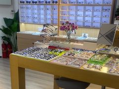 -天空之镜眼镜店蔡司依视路配镜授权零售店(望京颐堤港店)