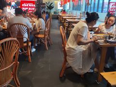 -野山舂·贵州现舂酸汤火锅(鸿通城店)