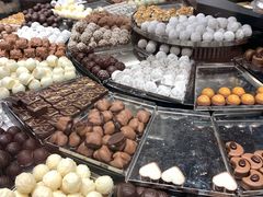 黑巧松露松露形夹心巧克力-Laderach 莱德拉(上海环贸iapm店)