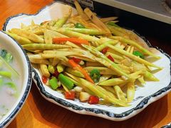 素炒小笋-梁姐啤酒鱼(兴坪古镇店)